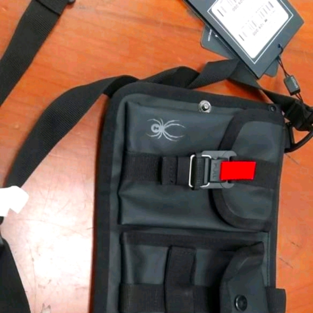 Black leather spyderco shoulder pouch unisex